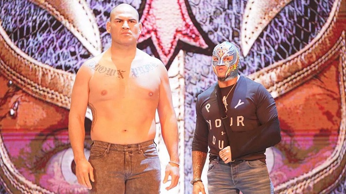 Rey Mysterio with Cain Velasquez