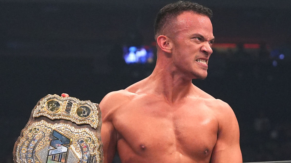 Ricky Starks holding the AEW World Heavyweight Championship belt