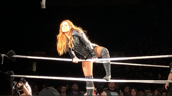 Becky Lynch Wrestles Without Crutch At WWE House Show (Video)