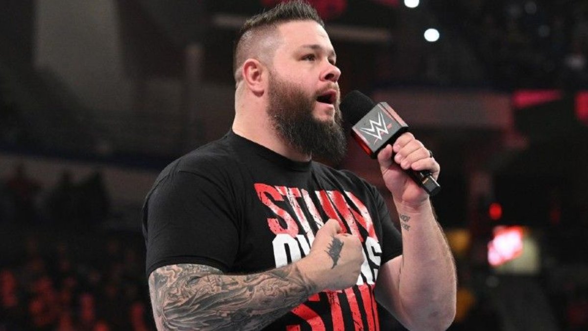 Kevin Owens & Former WWE Rival Hug It Out During Fan Signing