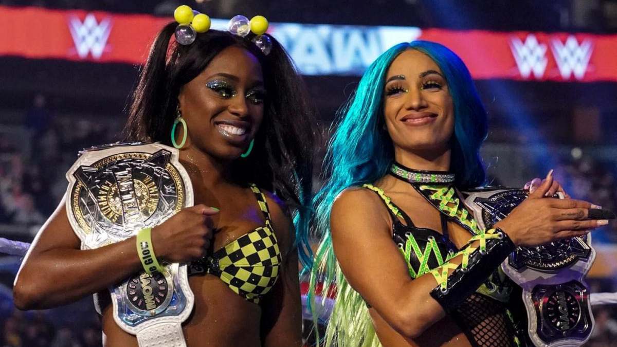 Sasha Banks Naomi